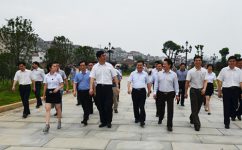李炳軍副省長(zhǎng)視察比分網(wǎng)集團(tuán)